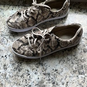Clarks tennis shoes